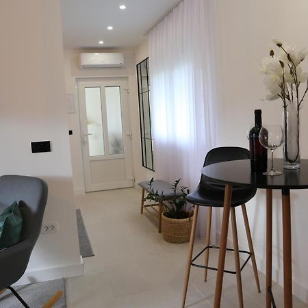 Flora Studio Apartments Korenica Buitenkant foto