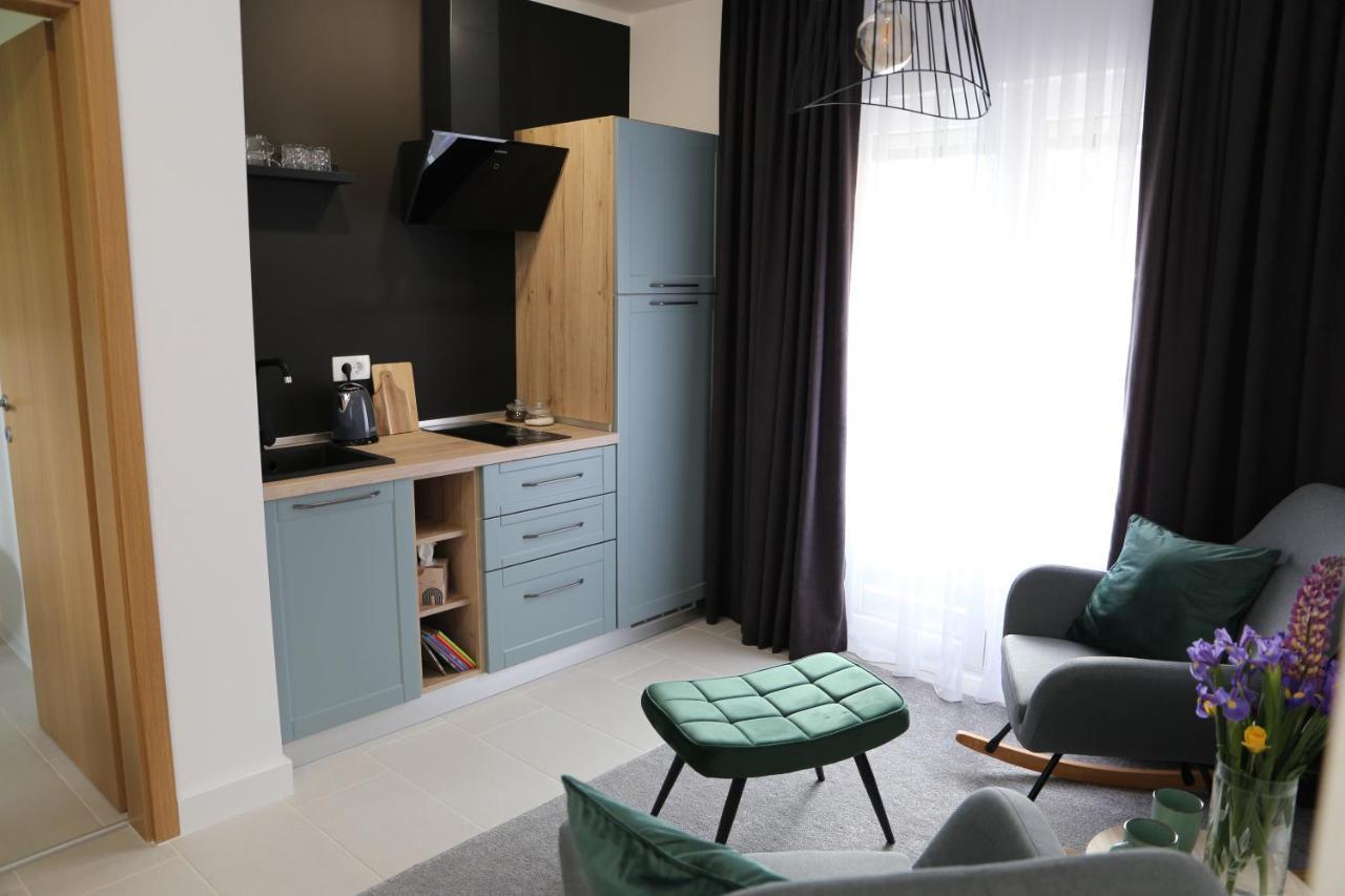 Flora Studio Apartments Korenica Buitenkant foto