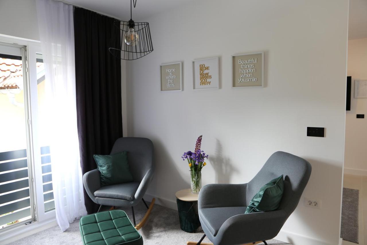 Flora Studio Apartments Korenica Buitenkant foto