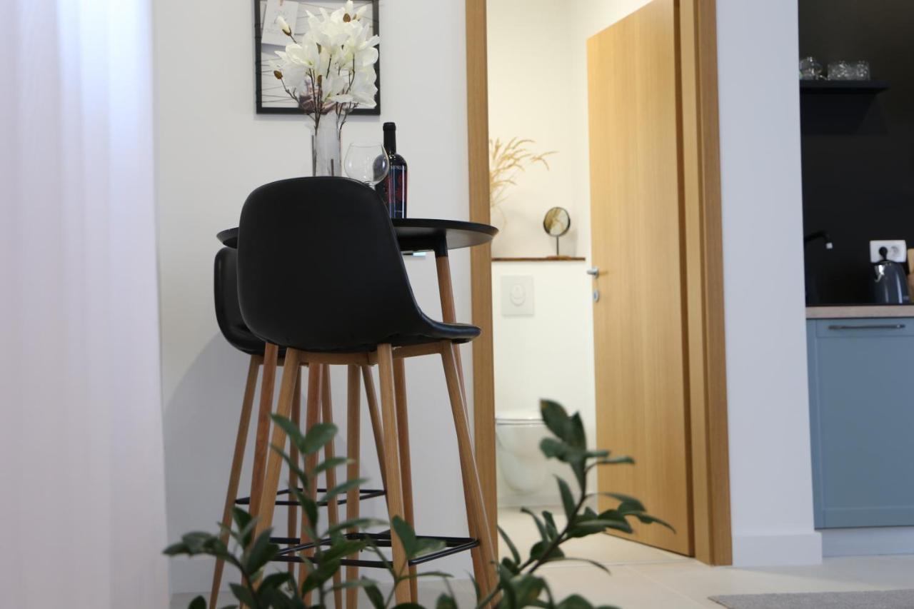 Flora Studio Apartments Korenica Buitenkant foto